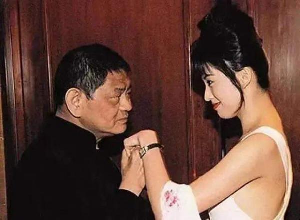 19年前她拋下滿月的兒子,從24樓跳下,就算瘋,陳寶蓮也是被逼瘋 19年前她拋下滿月的兒子,從24樓跳下,就算瘋,陳寶蓮也是被逼瘋