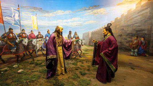 皇上暗中將宰相衣服燒個洞,一年後發現洞還在,下命令:開啟國庫 皇上暗中將宰相衣服燒個洞,一年後發現洞還在,下命令:開啟國庫