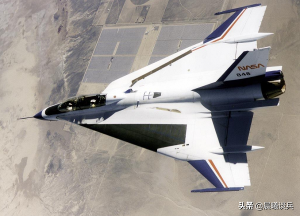 成飛機場上出現的“菱形機翼”軍機,到底是個啥? 成飛機場上出現的“菱形機翼”軍機,到底是個啥?