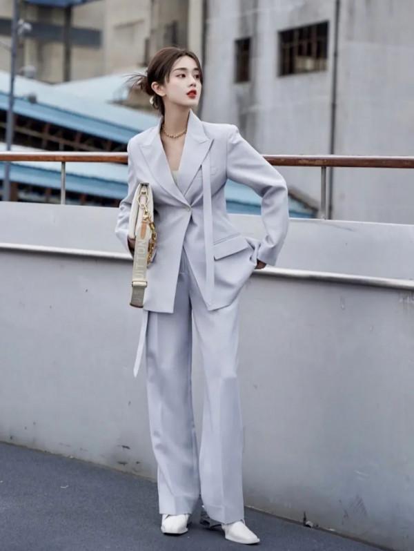 2021秋冬“大女人風”最流行,夠颯夠時髦 2021秋冬“大女人風”最流行,夠颯夠時髦