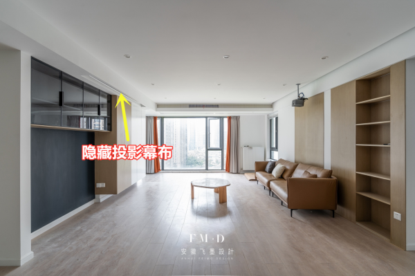 3.8m長電視牆一分為二，一半懸空櫃一半鋼琴區，至少有3重功能