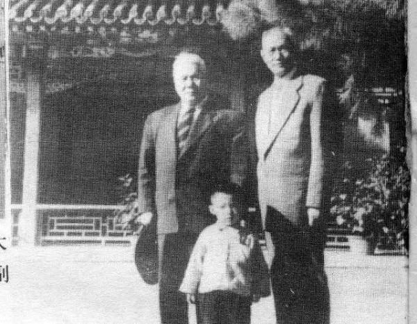 紅軍二萬五千里長徵，源於一個乞丐提供的絕密情報，關係紅軍命運