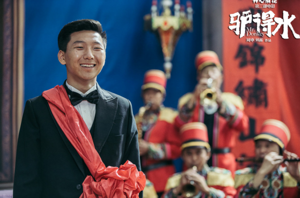 《古董局中局》票房奪冠，出鏡不到40分鐘，這位28歲男演員真驚豔