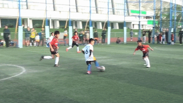 追光 |“終於奪冠了！”9歲男足隊長痛哭，事情並不簡單……