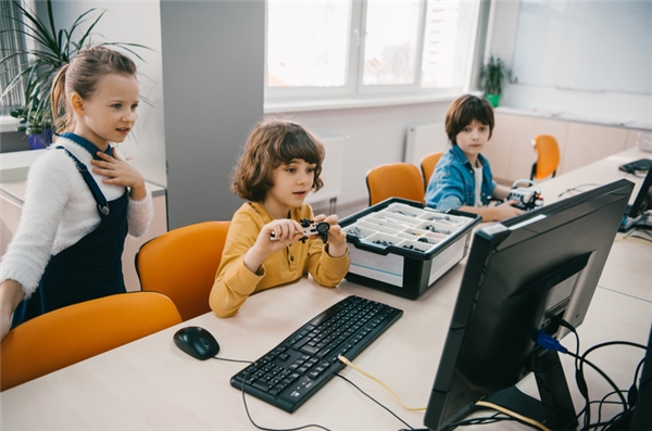 iCoding愛程式設計:培養孩子的思維和邏輯思維能力 iCoding愛程式設計:培養孩子的思維和邏輯思維能力