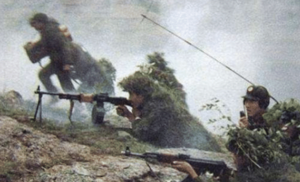 傅平山：7發子彈抗敵6日，遇害後遺體仍被敵人拖拽，僅剩頭顱回國