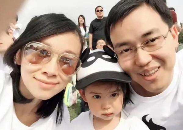 來看看上海主持人和子女的合拍照片吧？比較下像不像