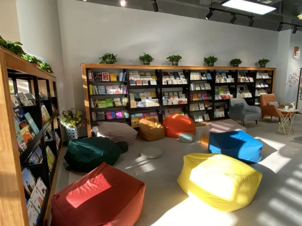 感受秋日讀書氣，打卡溫暖的書店