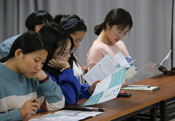 大學生就業調查,6成大學生認為,自己在畢業10年內將年入百萬 大學生就業調查,6成大學生認為,自己在畢業10年內將年入百萬