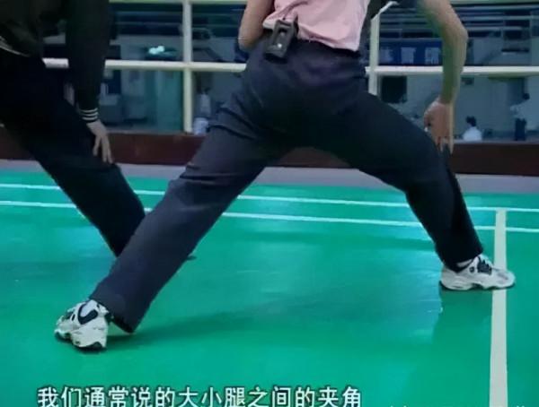 跨步上網步法不到位、擊球搶不到高點、發力無法後撤,這樣來糾正 跨步上網步法不到位、擊球搶不到高點、發力無法後撤,這樣來糾正