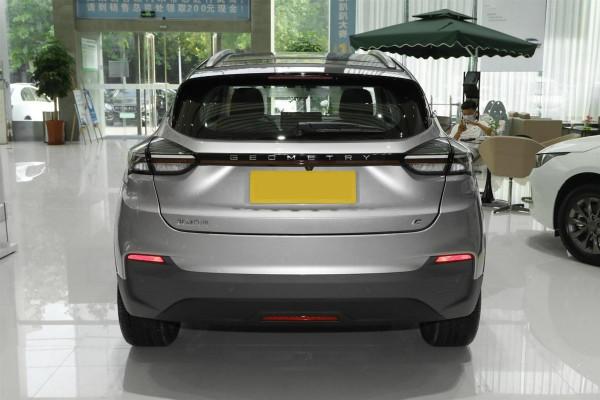 外觀時尚，續航可達550km，售價16&period;28萬，幾何C的冪方版如何？