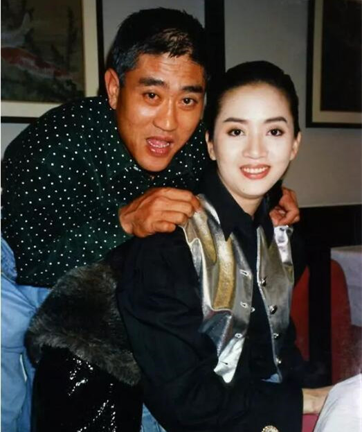 飛躍黃河的柯受良，50歲去世後，為何200多位明星為他籌款下葬？