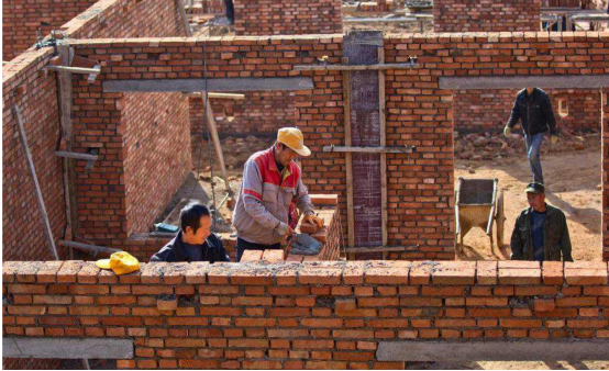 為何國家要禁止農村用紅磚蓋房？該用什麼蓋房子？聽聽內行怎麼說