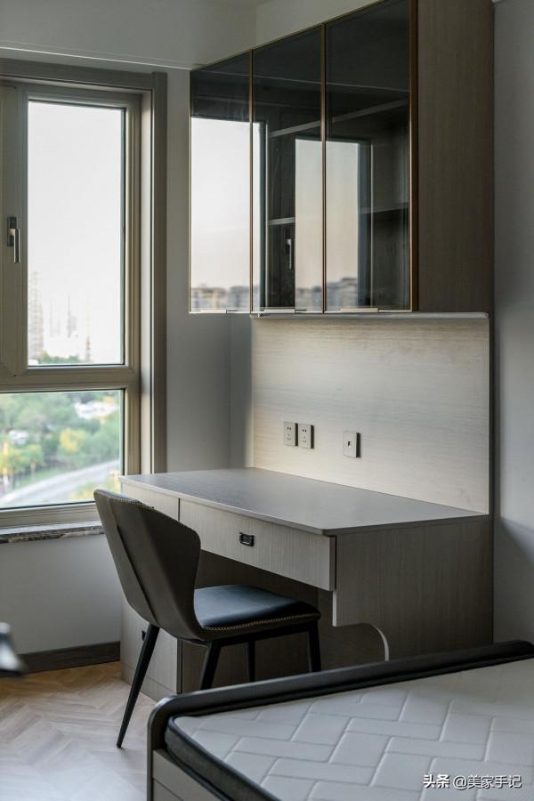 她家138㎡大宅，一進門玄關就把我迷住，客廳設計太棒了！曬一曬