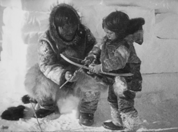 愛斯基摩人之，戰火紛飛之時，世外桃源仿若錯位時空