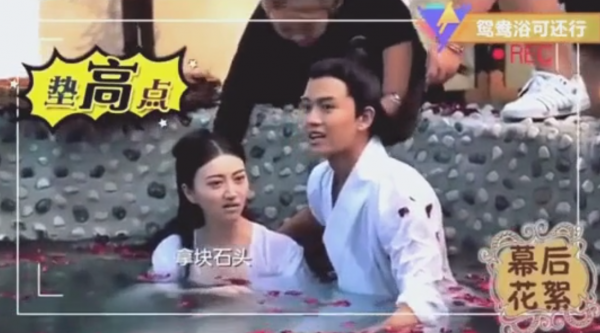 男藝人拍戲為顯高太拼！偶像劇男主踩推車走路，有人屁股下墊石頭