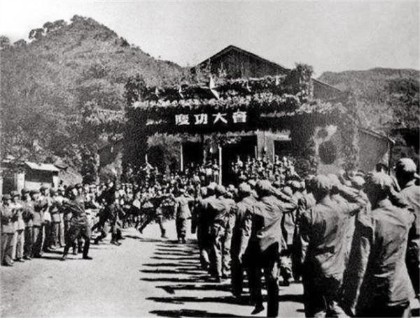 對越自衛反擊戰：“黃繼光式的戰鬥英雄”楊朝芬，轉業之後怎樣了