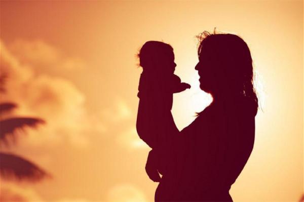 孩子為啥那麼粘人?媽媽洗澡、上廁所都跟著,瞭解心理需求很重要 孩子為啥那麼粘人?媽媽洗澡、上廁所都跟著,瞭解心理需求很重要