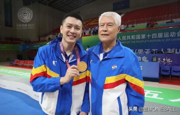 2億熱搜出圈,蔣興權老爺子值得 2億熱搜出圈,蔣興權老爺子值得