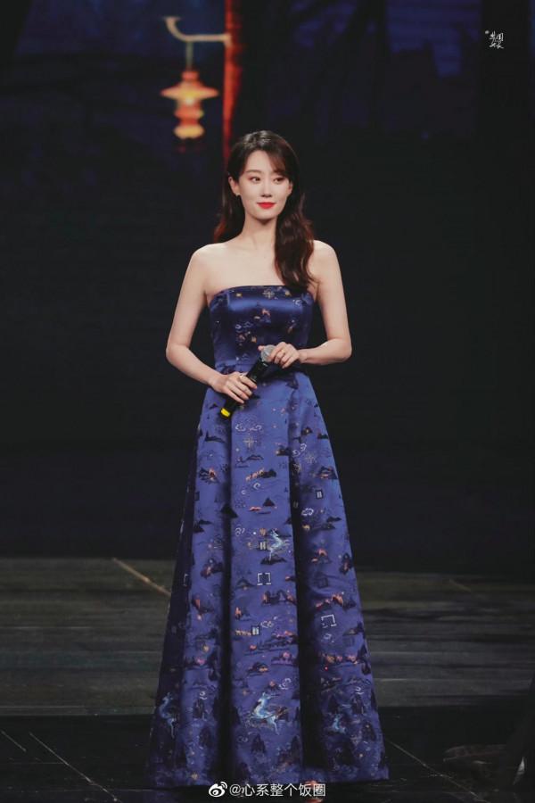 大灣區中秋晚會:溫碧霞露肩撩人,趙麗穎又仙又欲,舒淇驚豔全場 大灣區中秋晚會:溫碧霞露肩撩人,趙麗穎又仙又欲,舒淇驚豔全場