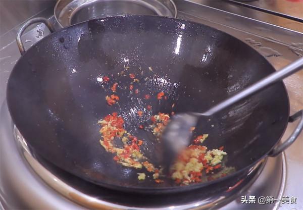 豬肝如此爆炒鮮嫩不老，廚師長分享做法和技巧，滑嫩不腥又入味