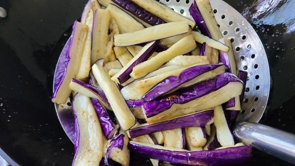 鹹魚茄子煲，廣東人愛吃的下飯菜，鹹香美味，每次做都很好吃