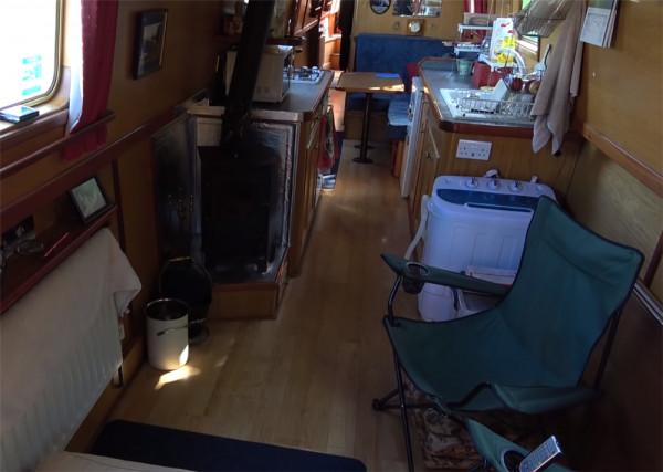 52歲的他放棄一切，住進33㎡“房船”中漂泊流浪，一晃已生活5年