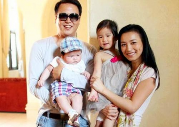 一把椅子價值360萬，出遊坐私人飛機，明星們的奢靡生活超乎想象