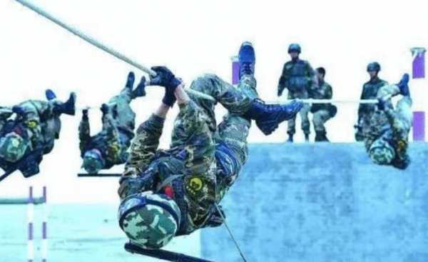 09年國際特種兵競賽,河南小夥率隊破紀錄,打敗歐美13支特種部隊 09年國際特種兵競賽,河南小夥率隊破紀錄,打敗歐美13支特種部隊