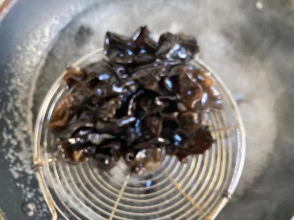 大魚大肉吃多了,我都會搭配個荷塘小炒,清脆爽口特別解膩 大魚大肉吃多了,我都會搭配個荷塘小炒,清脆爽口特別解膩