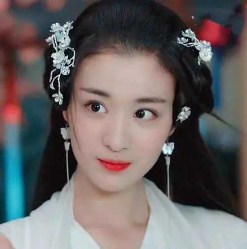 現代裝一般古裝卻美出天際，這些女星個頂個的好看，可就是紅不了