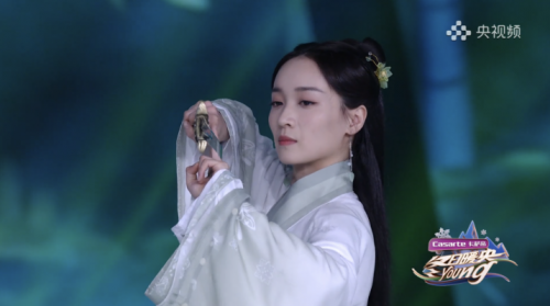 《冬日暖央young》央視白玫瑰魯念冰舞獨秀，完全沒看夠