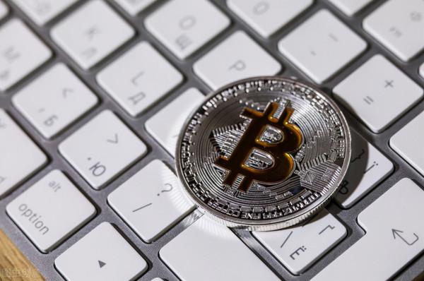 大餅跌到56501 PlanB 澄清 11 月 98000 美元的比特幣目標並非基於 S2F