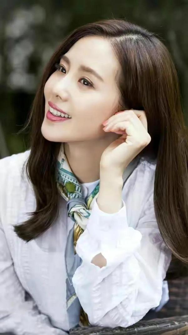 劉詩詩生圖顏值太抗打了，美哭了嗚嗚嗚