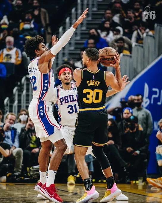 詹姆斯王者歸來，激怒女性球迷皆因摸蛋之舞？