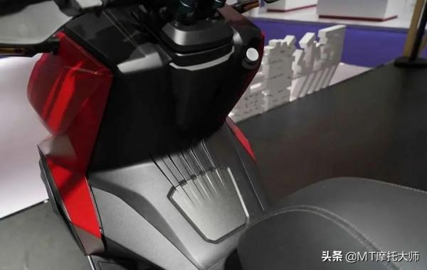 續航400km,輻條輪+真空胎!力刻Gobi 150踏板亮相:預測1.7萬元 續航400km,輻條輪+真空胎!力刻Gobi 150踏板亮相:預測1.7萬元