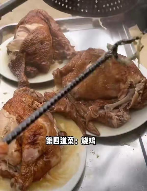 山東小夥專做農村大席17年,200塊10菜2湯,人稱大席小王子 山東小夥專做農村大席17年,200塊10菜2湯,人稱大席小王子