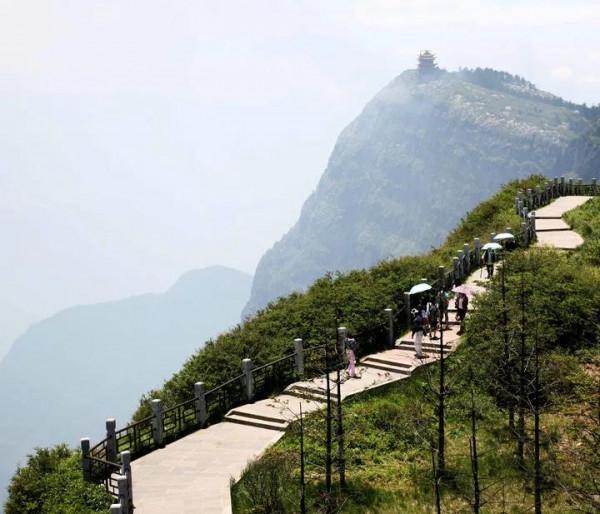 大美峨眉山 雲霧繚繞 仙氣飄飄