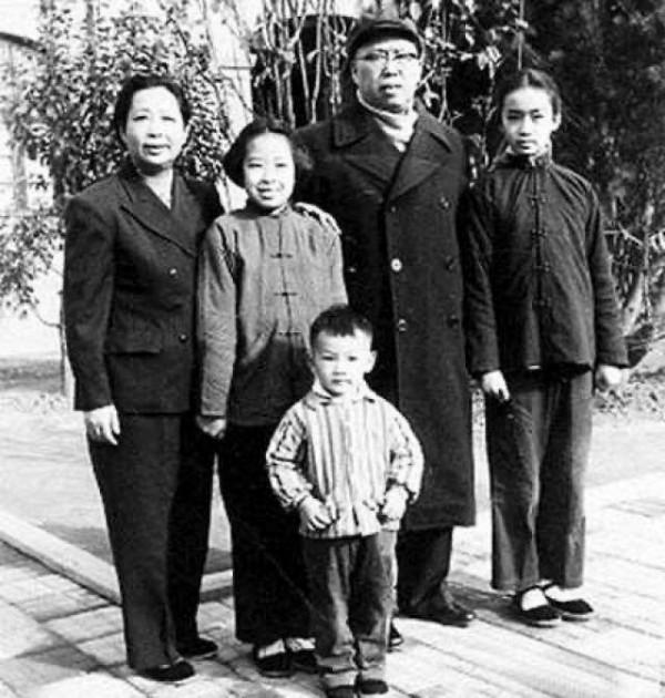 新中國成立後，十大元帥的夫人都擔任什麼工作，1955年有幾人授銜