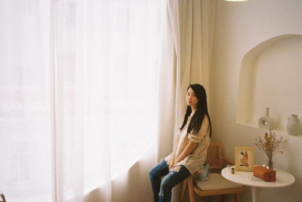 哈利曬與媽媽近照，兒子視角下的伊能靜氣質溫柔，散發藝術氣息