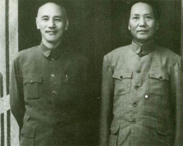 1947年蔣介石秘訪延安，坐矮凳睡毛主席的窯洞，那晚他徹夜未眠