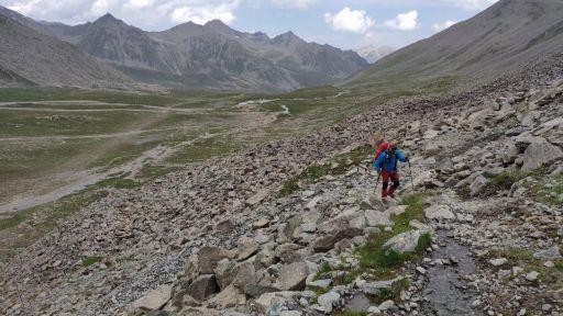 新疆徒步穿越烏蘇古道第二天翻越包紮敦達板