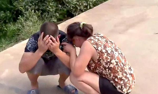 親情：兒子吃百家飯，呼喚母親想要一個家，可母親卻視而不見