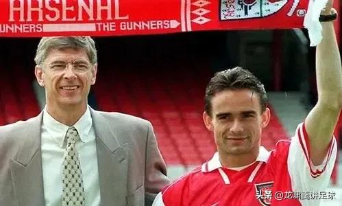 加盟英超最好的五位阿賈克斯球員!你能認出他們都是誰嗎? 加盟英超最好的五位阿賈克斯球員!你能認出他們都是誰嗎?