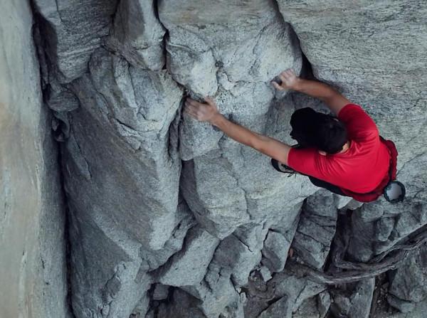 幾乎90度光滑立面，高916米的酋長巖，有個人曾徒手登頂，僅用4h