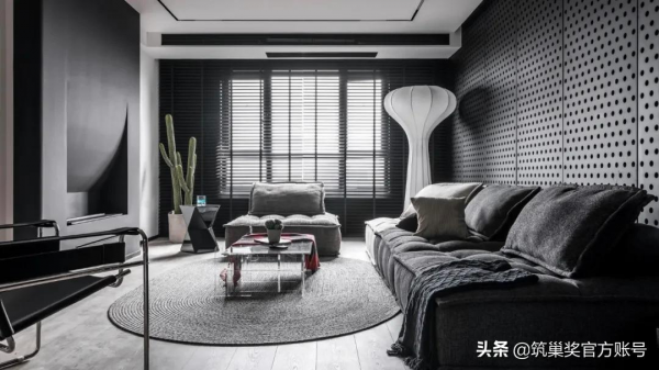 我就想把家設計成純黑色怎麼了？設計師：沒問題，安排