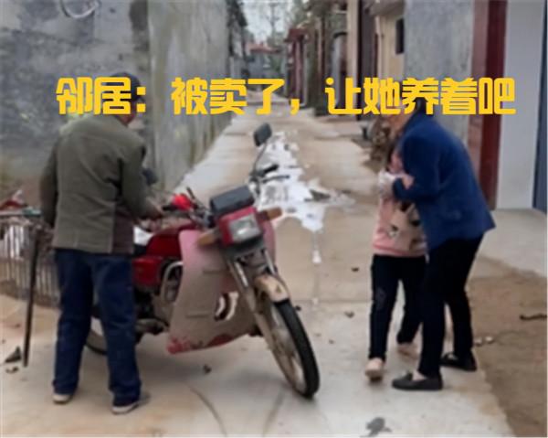 無奈!女孩養了2年的狗,被奶奶10元賣掉,崩潰坐地上大哭 無奈!女孩養了2年的狗,被奶奶10元賣掉,崩潰坐地上大哭