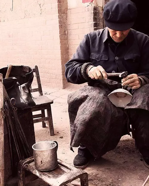 70年代難得一見的手工人老照片,好熟悉!有的快失傳… 70年代難得一見的手工人老照片,好熟悉!有的快失傳…