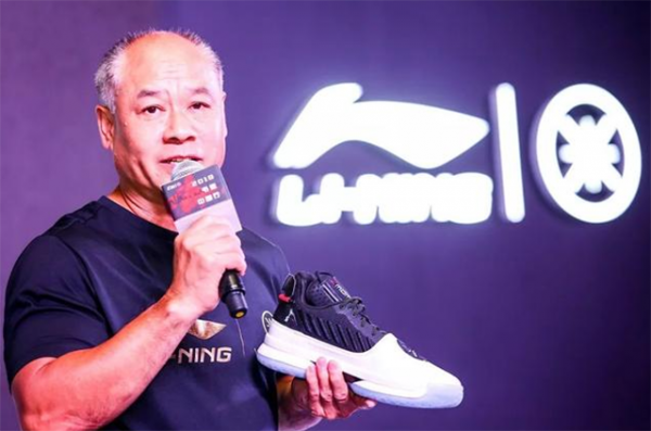 李經緯葬禮上，年近50的李寧：李先生不僅是老闆，更像是我的父親