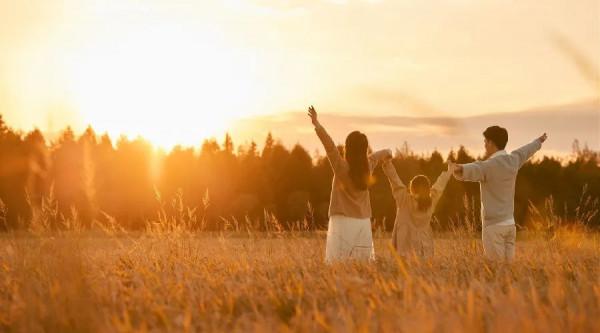 夜讀丨唯愛和善良,可抵歲月滄桑 夜讀丨唯愛和善良,可抵歲月滄桑